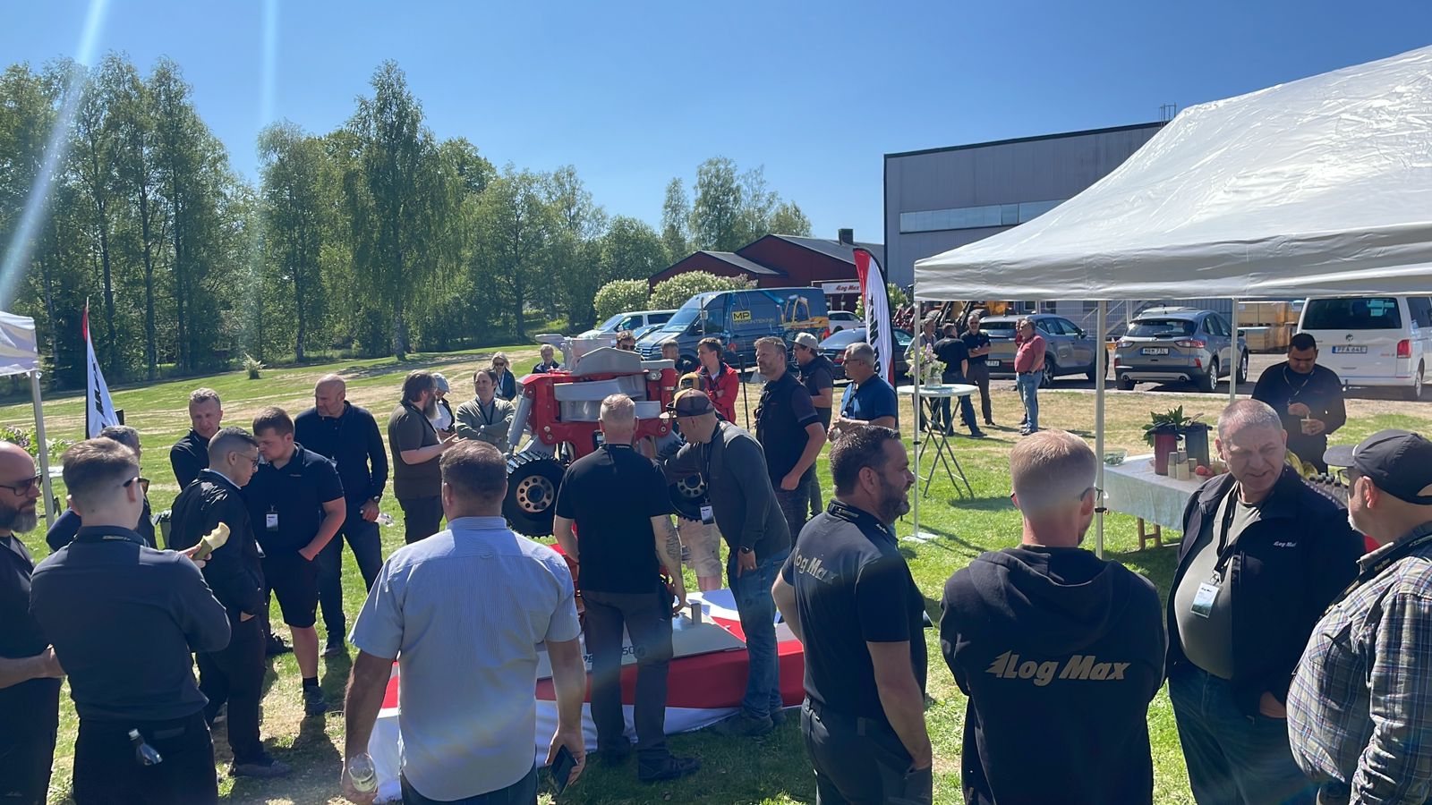 Log Max reúne revendedoras para planejar ações no mercado florestal